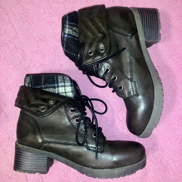 Rock & Candy Shoes - 🆕 Plaid Combat Boots 💙🖤